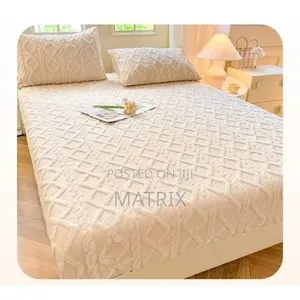 Fleece Mattress Cover With 2 Pillowcases.
