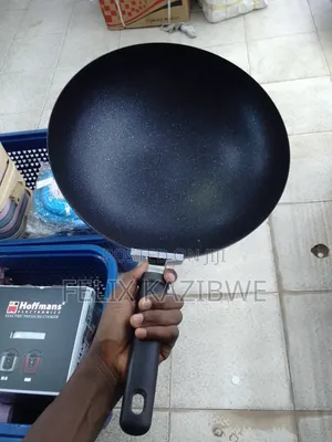 Non-Stick Wok Stir Frying Pan Saucepan .
