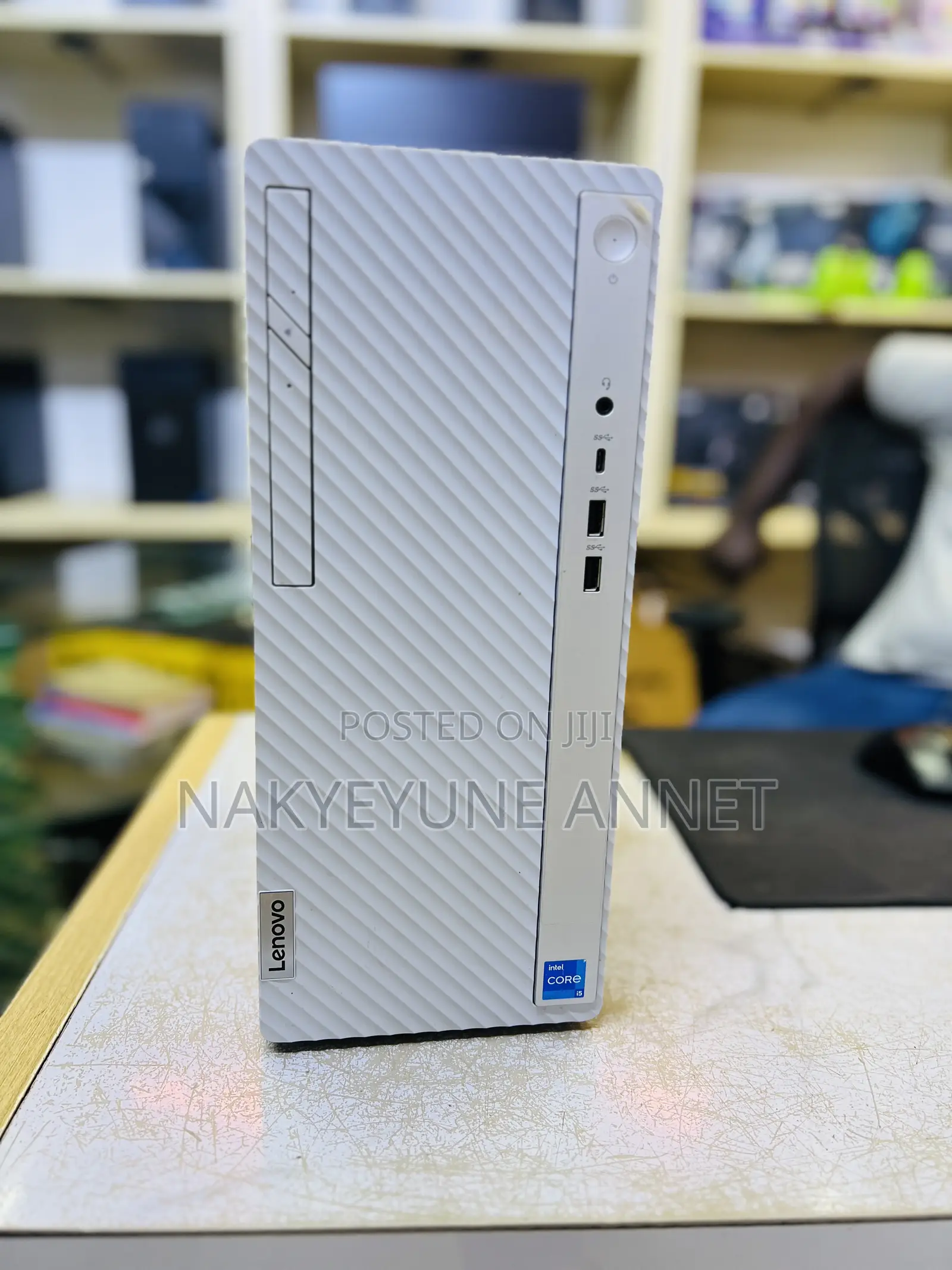 Desktop Computer Lenovo 8GB Intel Core i5 SSD 512GB