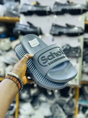 Chunky Designer-Inspired Statement Slides