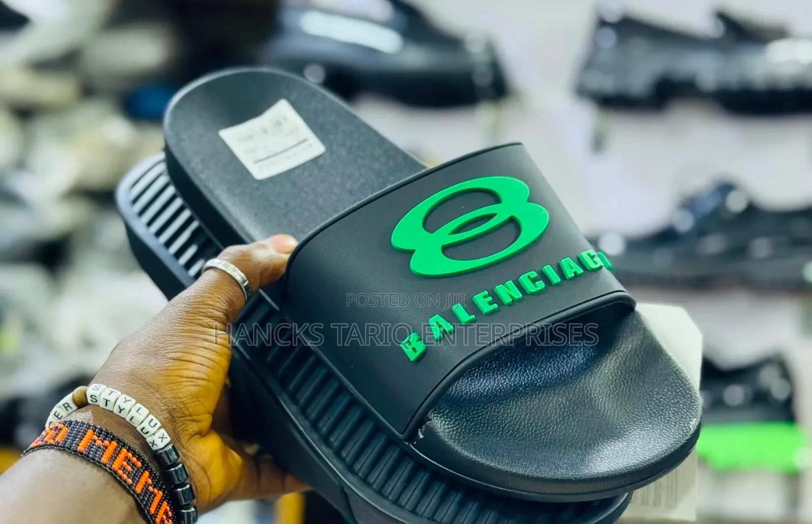 Chunky Designer-Inspired Statement Slides