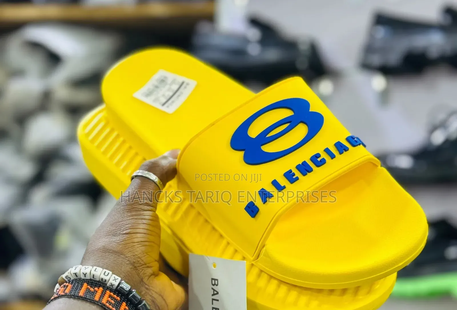 Chunky Designer-Inspired Statement Slides