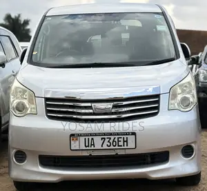 Toyota Noah 2.0 158hp AWD (8 Seater) 2012 Silver