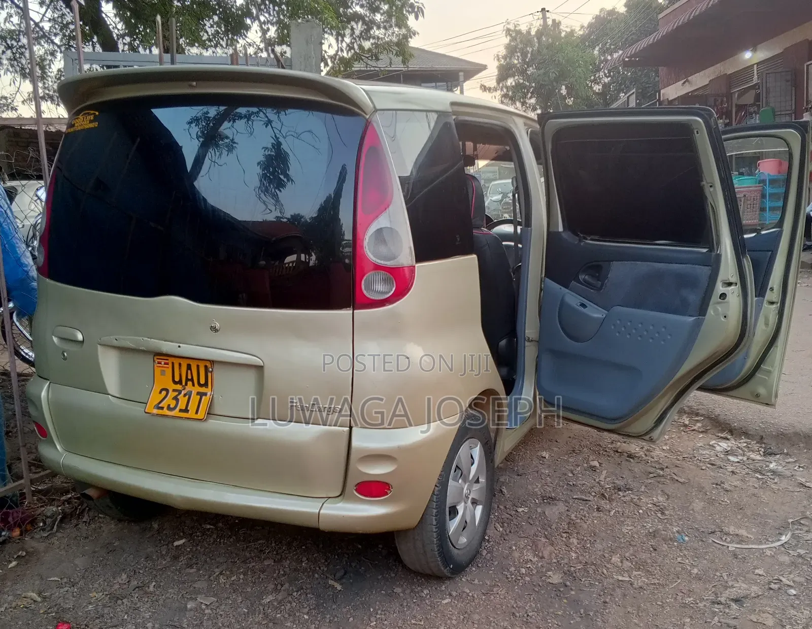 Toyota Fun Cargo 2002 Beige