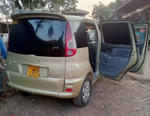 Toyota Fun Cargo 2002 Beige