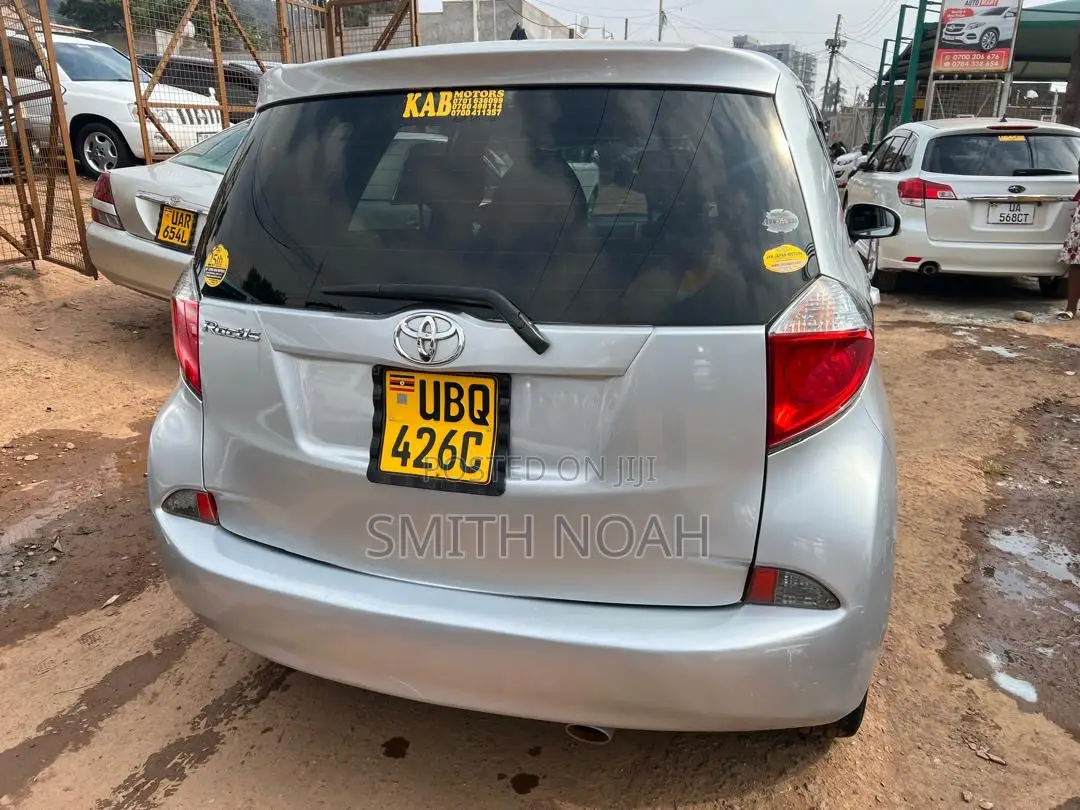 Toyota Ractis 2010 Gray