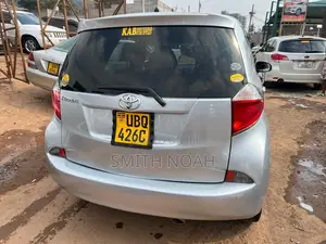 Toyota Ractis 2010 Gray