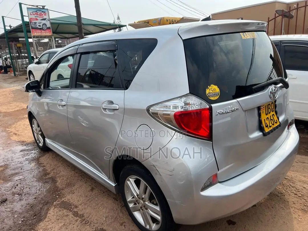 Toyota Ractis 2010 Gray