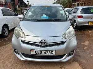 Toyota Ractis 2010 Gray