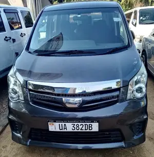 Toyota Noah 2.0 143hp AWD (8 Seater) 2010 Gray