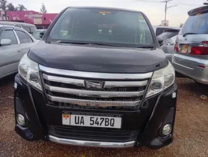 Toyota Noah 2.0 AWD (8 Seater) 2014 Black