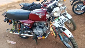 Bajaj Boxer 100 2025 Red