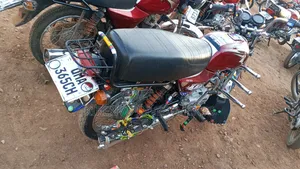 Bajaj Boxer 100 2025 Red