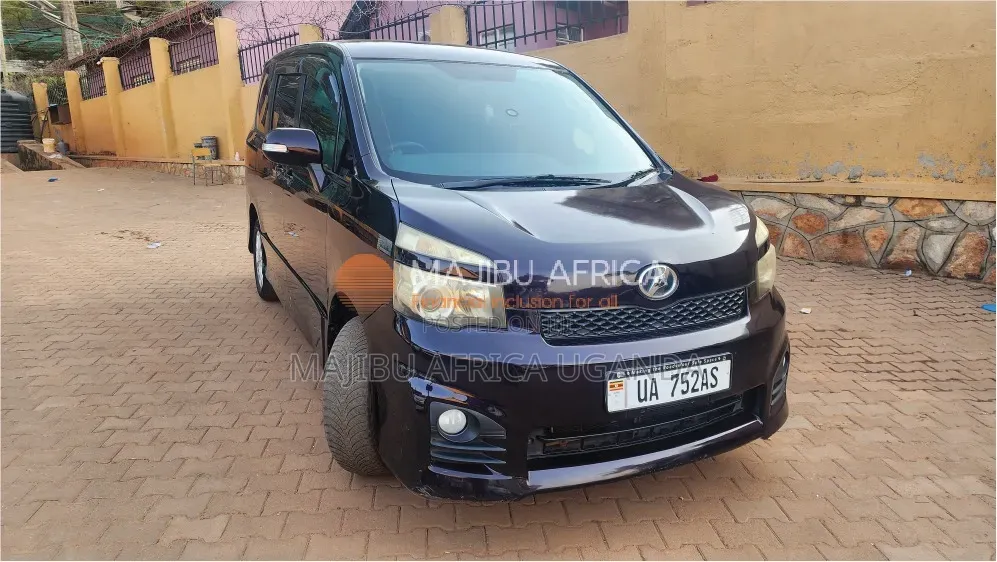 Toyota Voxy 2010 Purple