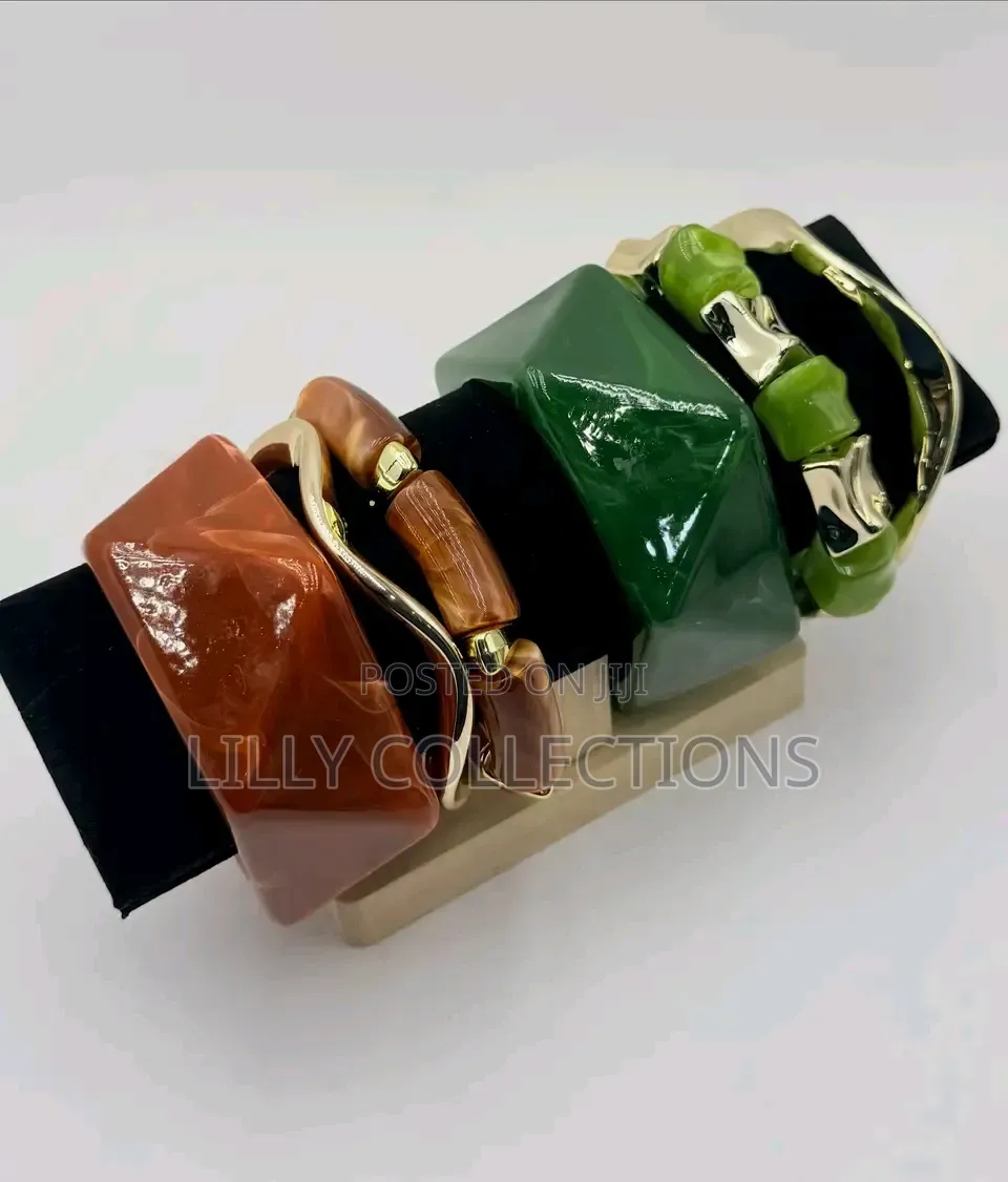 Gorgeous Acrylic Bangles Set