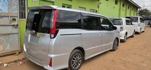 Toyota Noah 2015 Gray