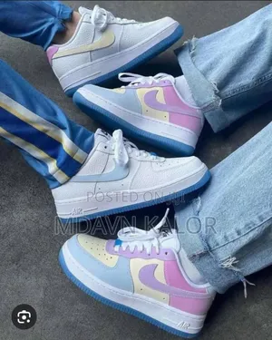Women's Nike Sneekers
