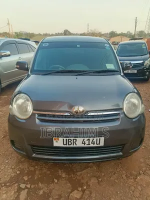 Toyota Sienta 2011 Gray