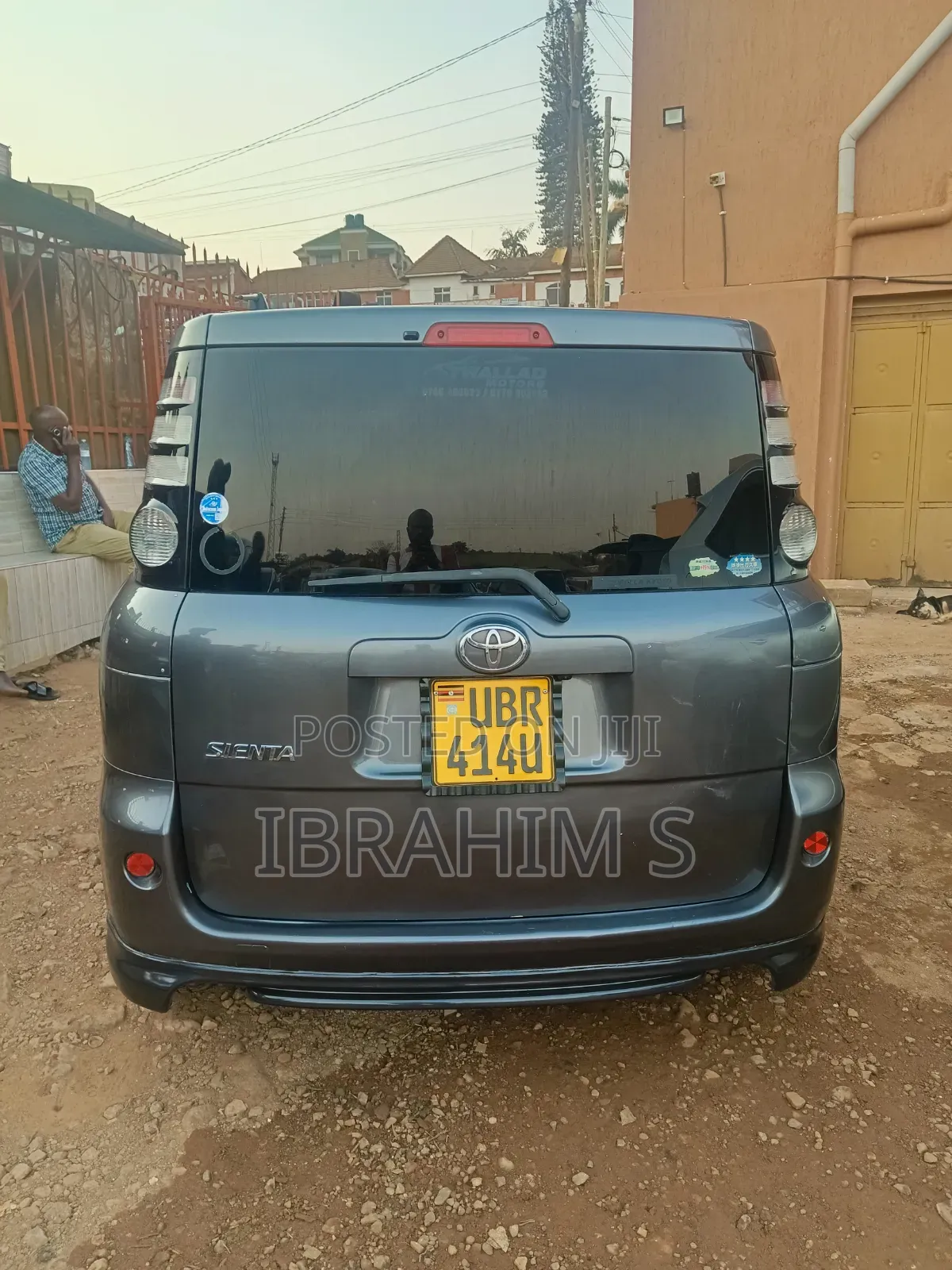 Toyota Sienta 2011 Gray