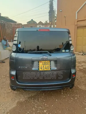 Toyota Sienta 2011 Gray