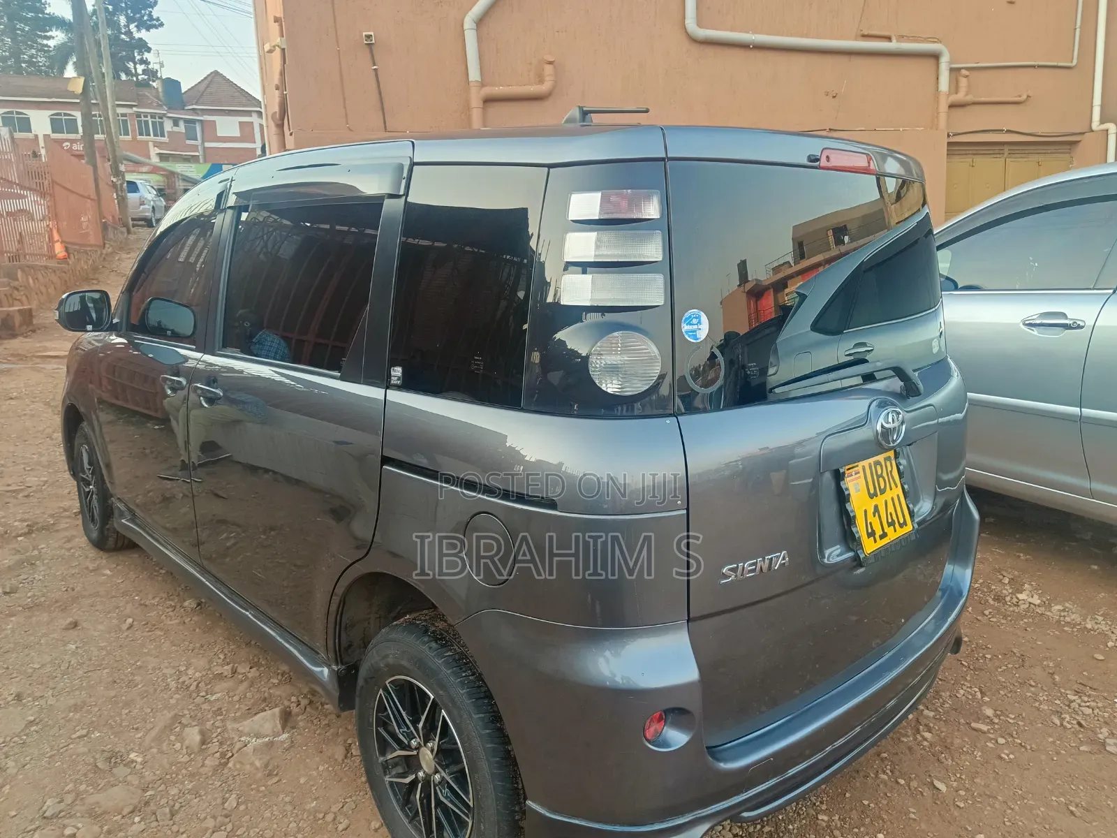 Toyota Sienta 2011 Gray