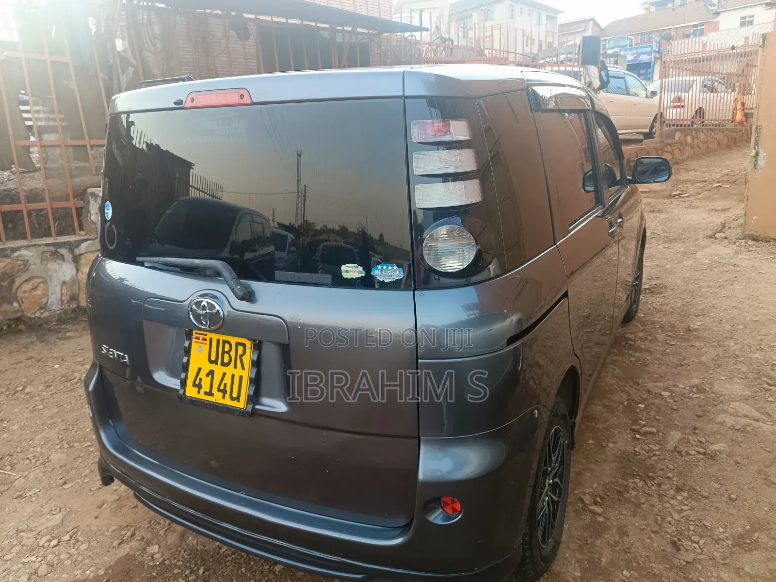 Toyota Sienta 2011 Gray