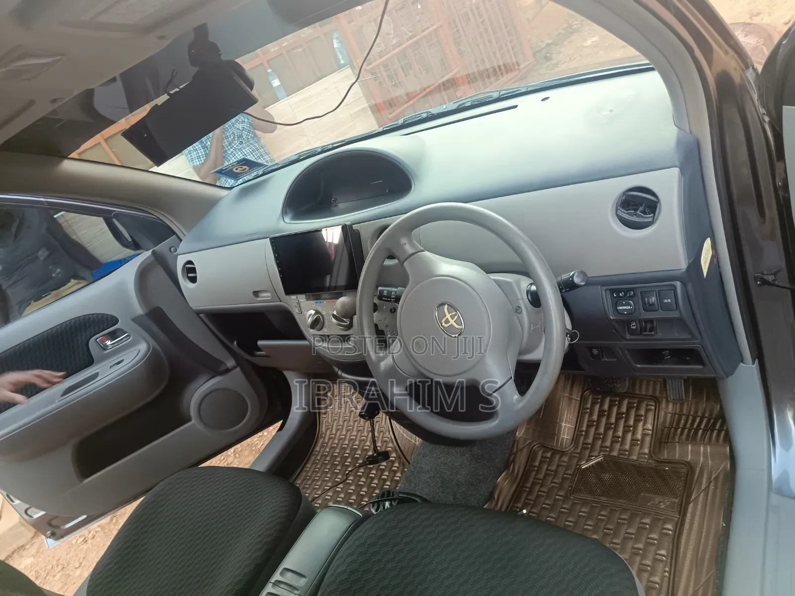 Toyota Sienta 2011 Gray