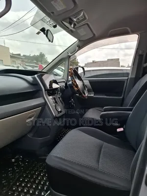 Toyota Noah 2009 Silver
