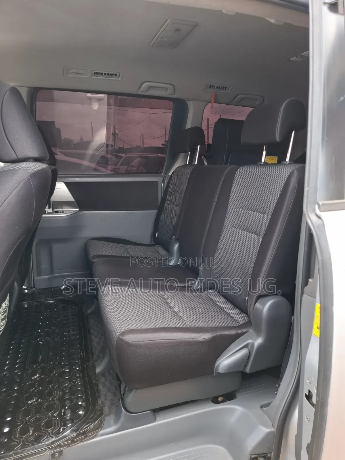 Toyota Noah 2009 Silver