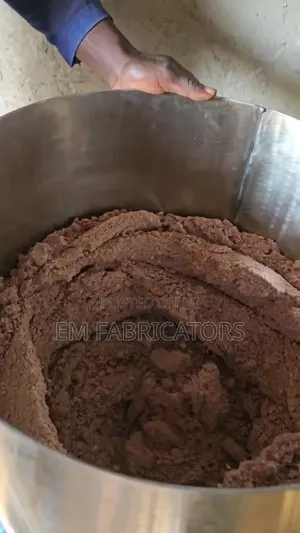 High-Capacity 40kg Commercial Peanut Butter Machine. / Gnuts Machine.