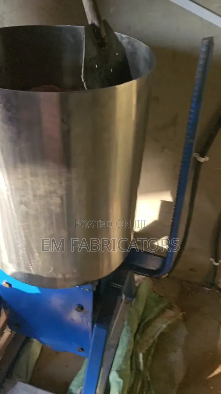 High-Capacity 40kg Commercial Peanut Butter Machine. / Gnuts Machine.