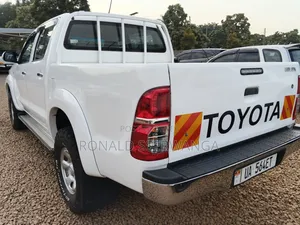 Toyota Hilux 2014 White
