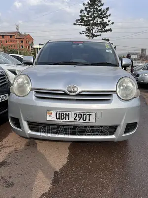 Toyota Sienta 2009 Gray