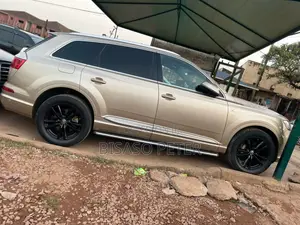 Audi Q7 2018 Gold