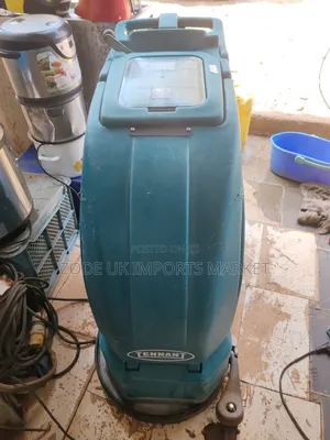 Tennant Floor Scrubber With Dry and Wet Vacuum Cleaner