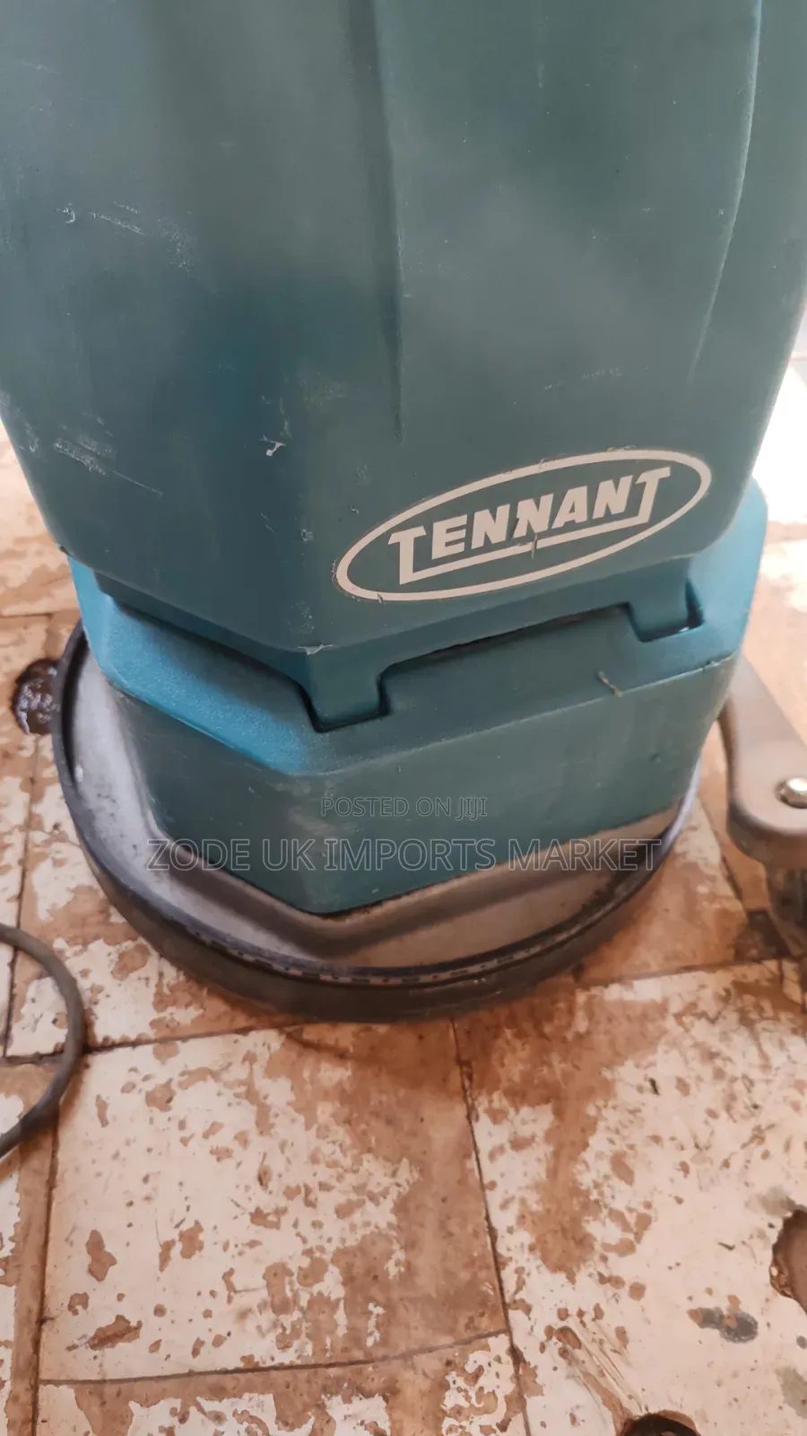 Tennant Floor Scrubber With Dry and Wet Vacuum Cleaner