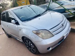 Toyota IST 2005 Silver