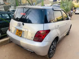 Toyota IST 2005 Silver
