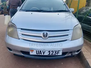 Toyota IST 2005 Silver