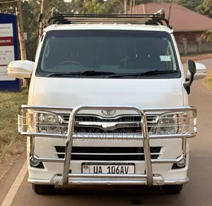 Toyota HiAce 2011 White