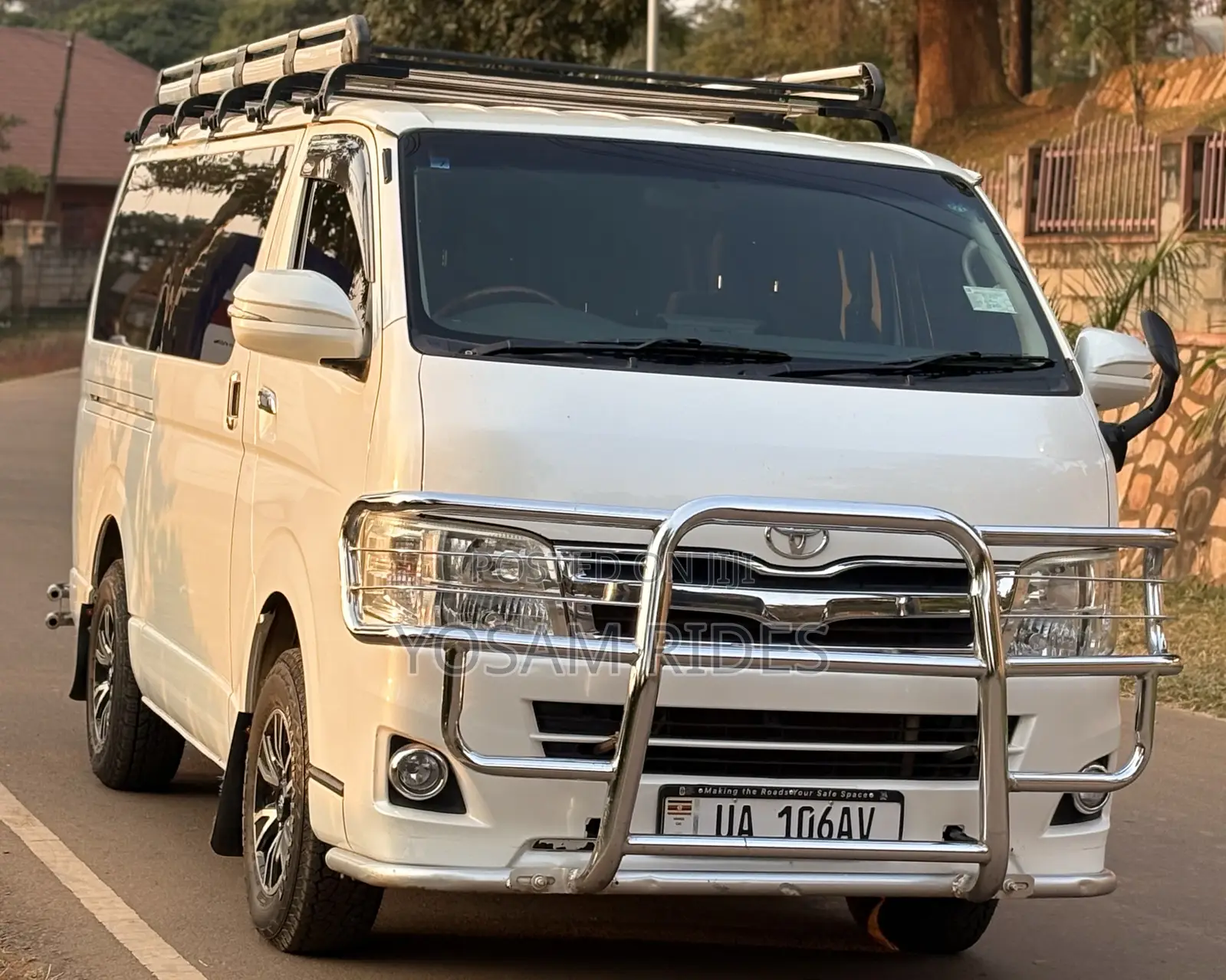 Toyota HiAce 2011 White