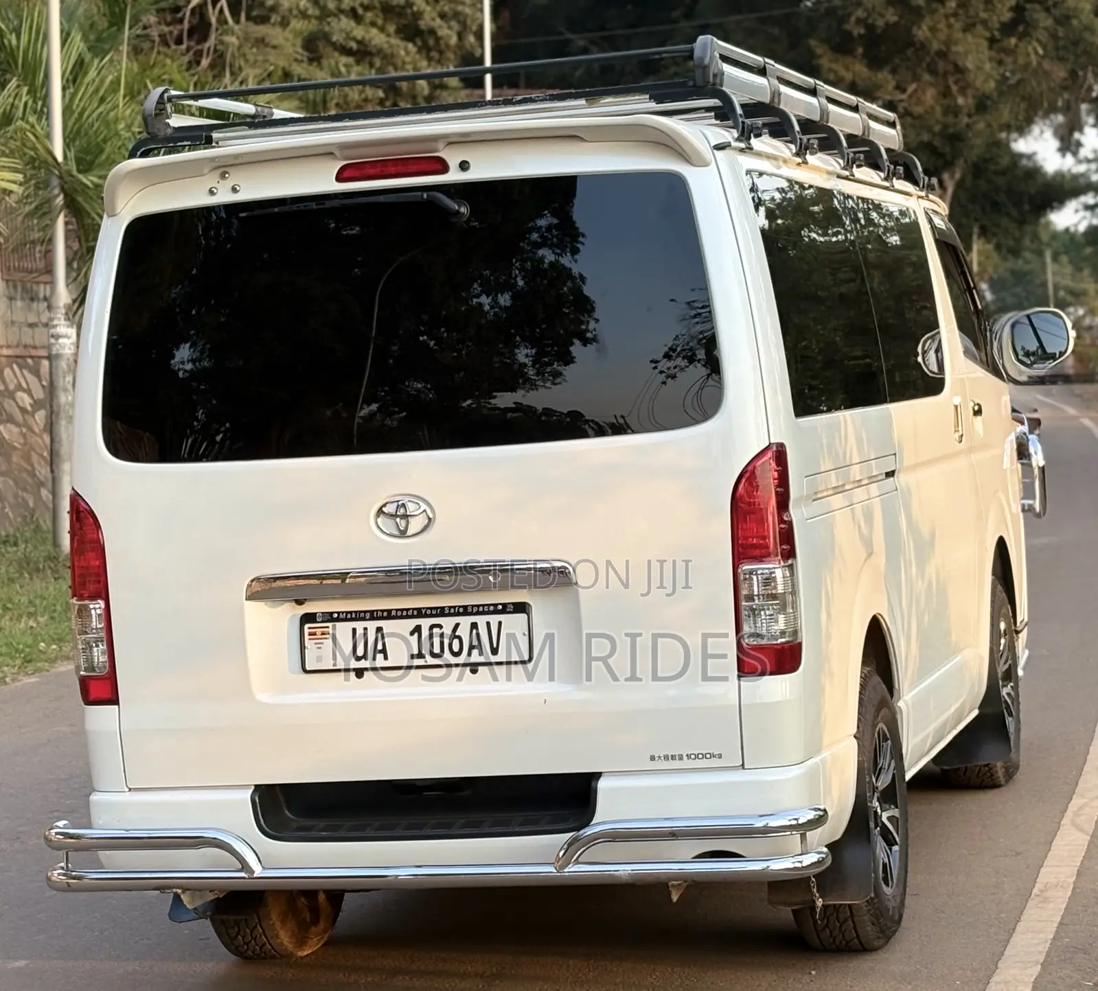 Toyota HiAce 2011 White
