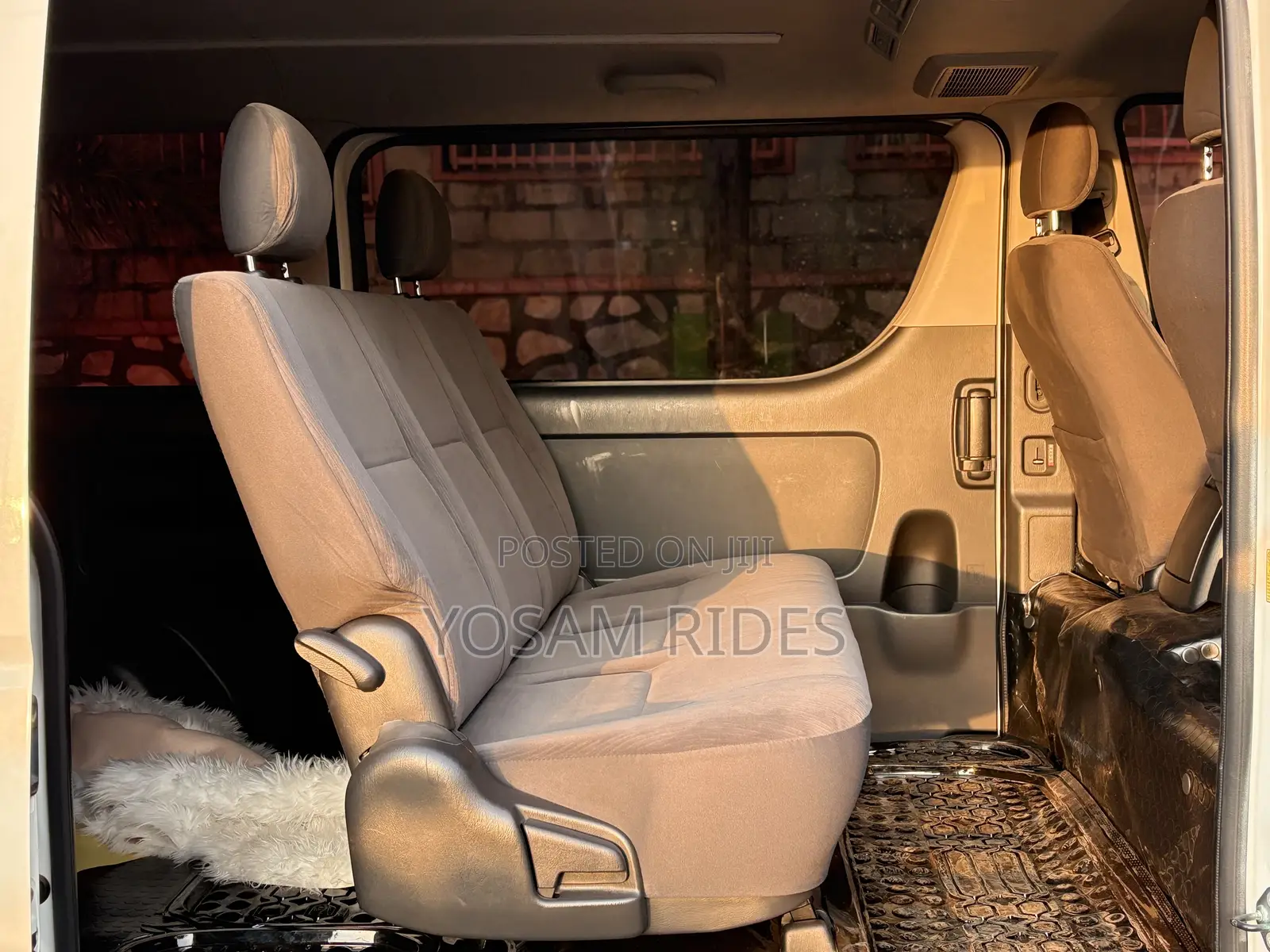 Toyota HiAce 2011 White
