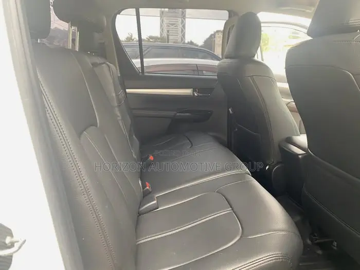 Toyota Hilux 2021 White