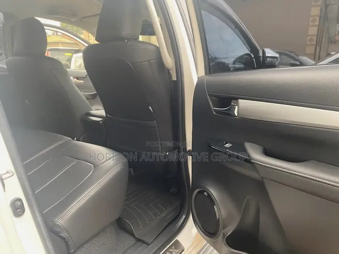 Toyota Hilux 2021 White