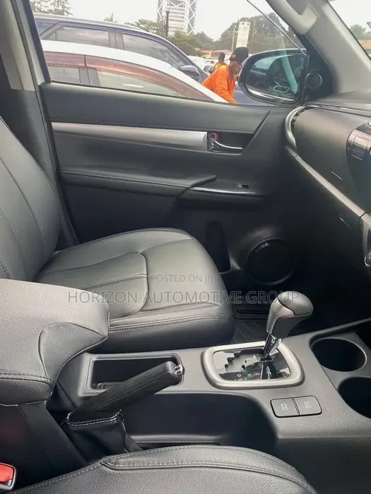 Toyota Hilux 2021 White