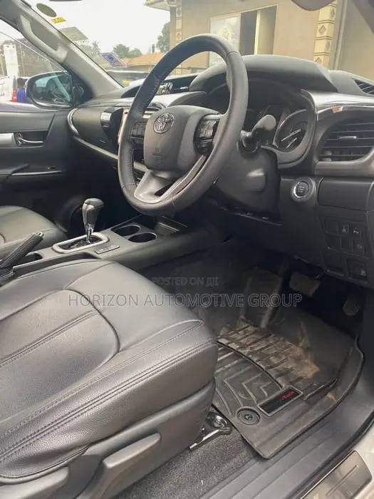 Toyota Hilux 2021 White