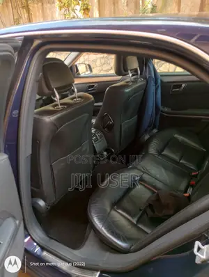 Mercedes-Benz E220 2010 Blue