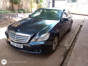 Mercedes-Benz E220 2010 Blue