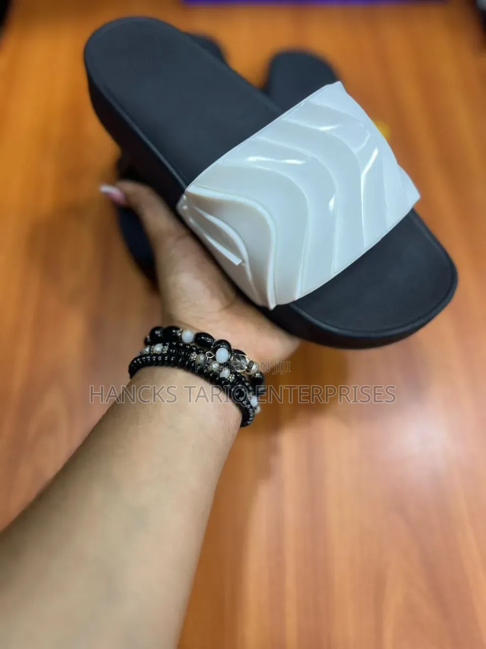 Modern Wave-Design Casual Slides